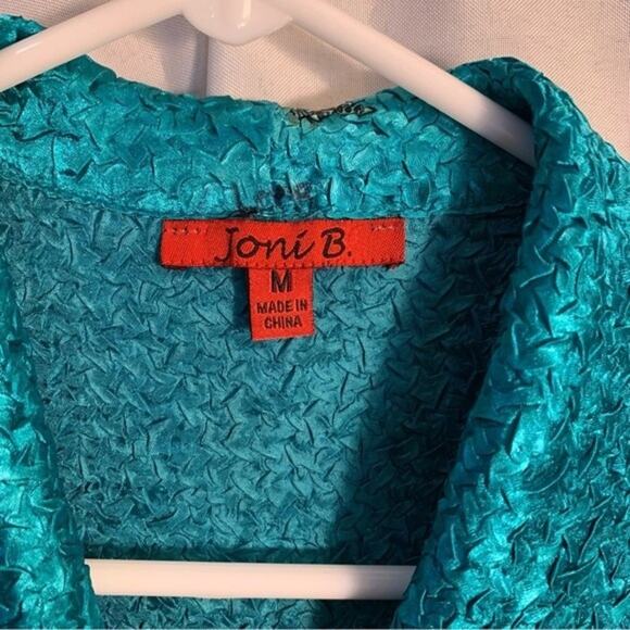 Joni B Textured Abstract Design Button Down Blouse . Size Medium. - Picture 3 of 7